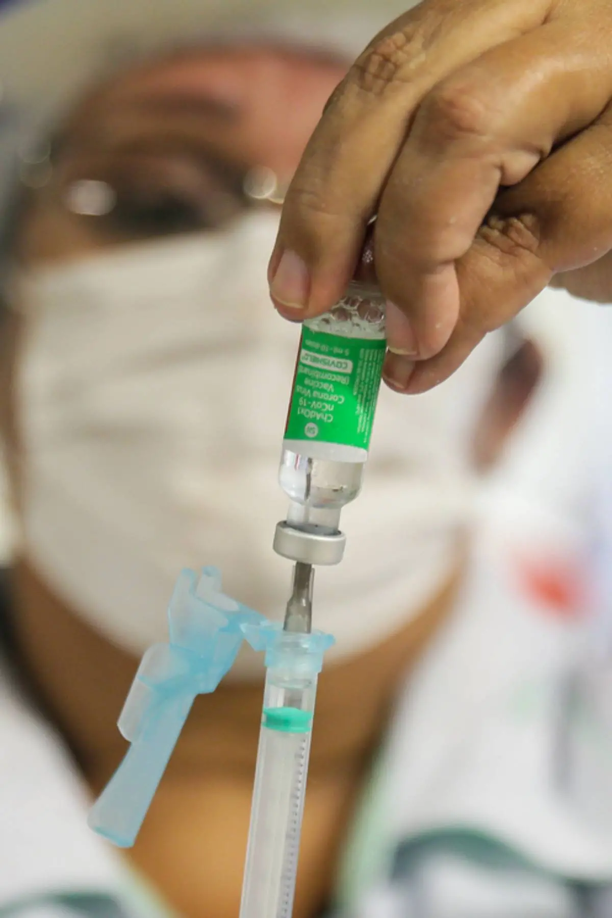 Qualquer vacina ou medicamento pode causar efeitos colaterais, porém, os efeitos são, em sua maioria, simples e raros