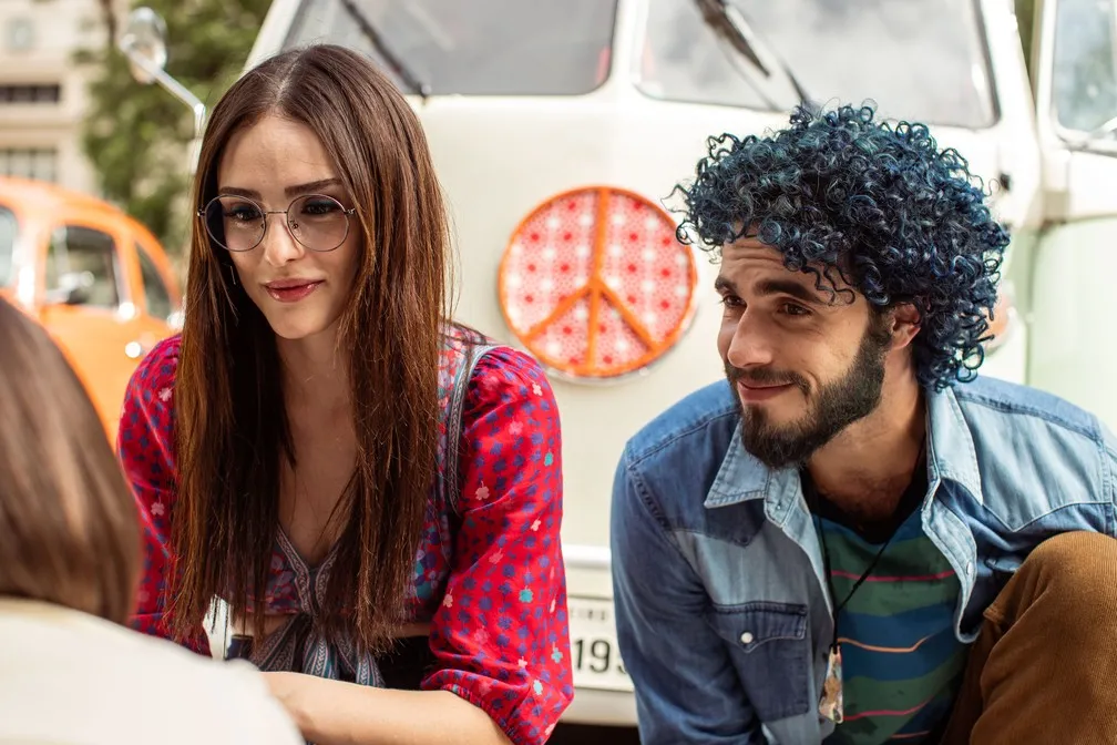 Isabelle Drumond e Gustavo Merighi aparecem como Tina e Rolo, respectivamente