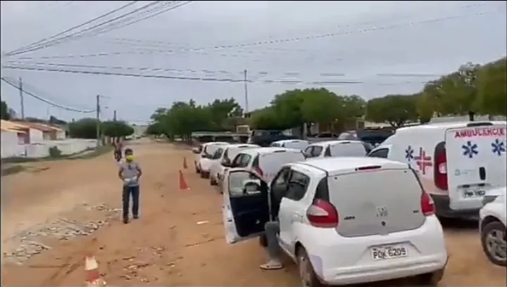Veículos do Município estão atuando na imunização de idosos acamados