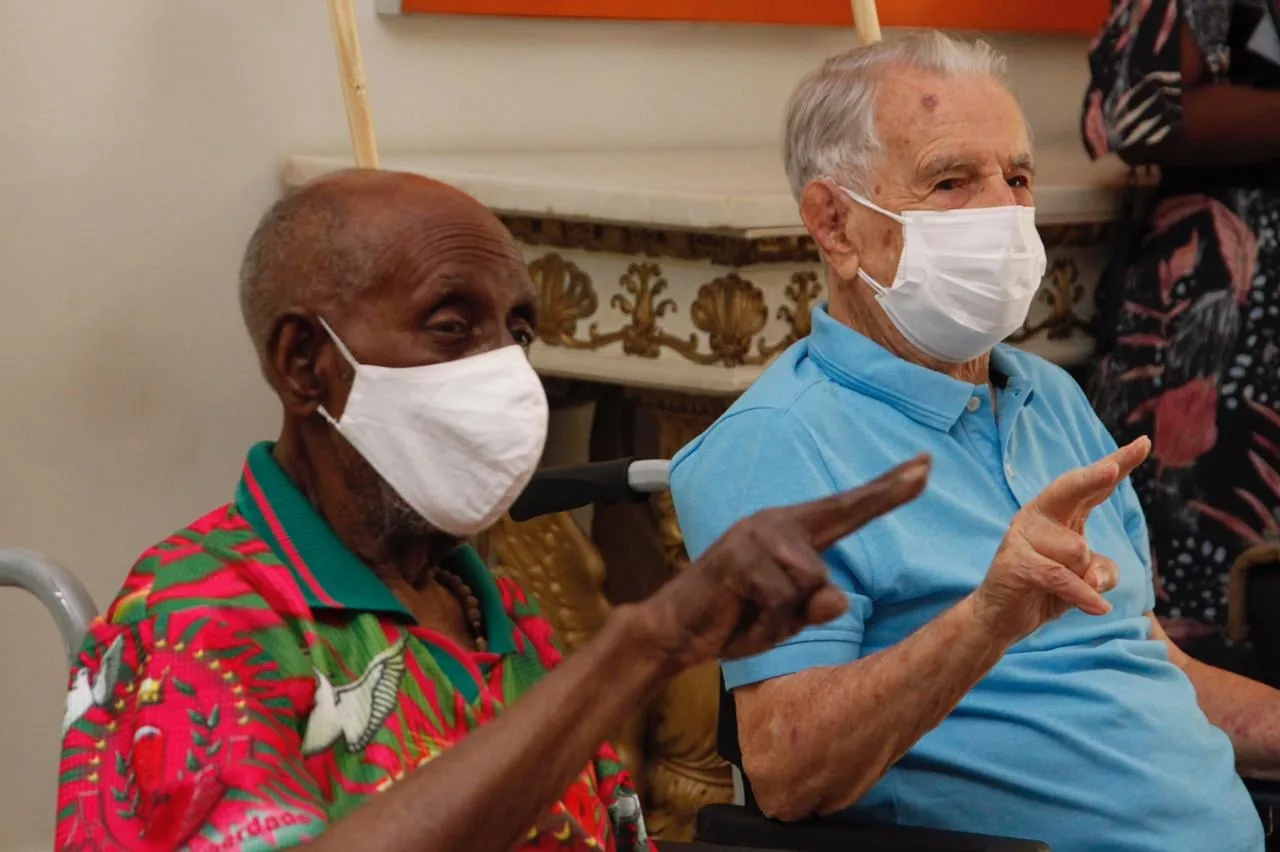 Nelson Sargento e Orlando Drummond foram dois dos vacinados neste domingo