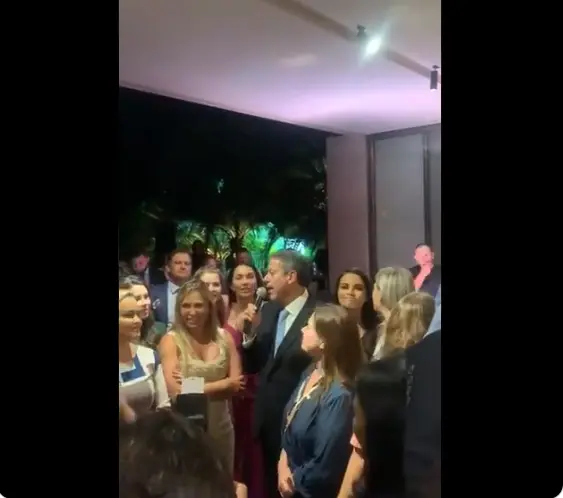 Arthur Lira em Festa da Vitória