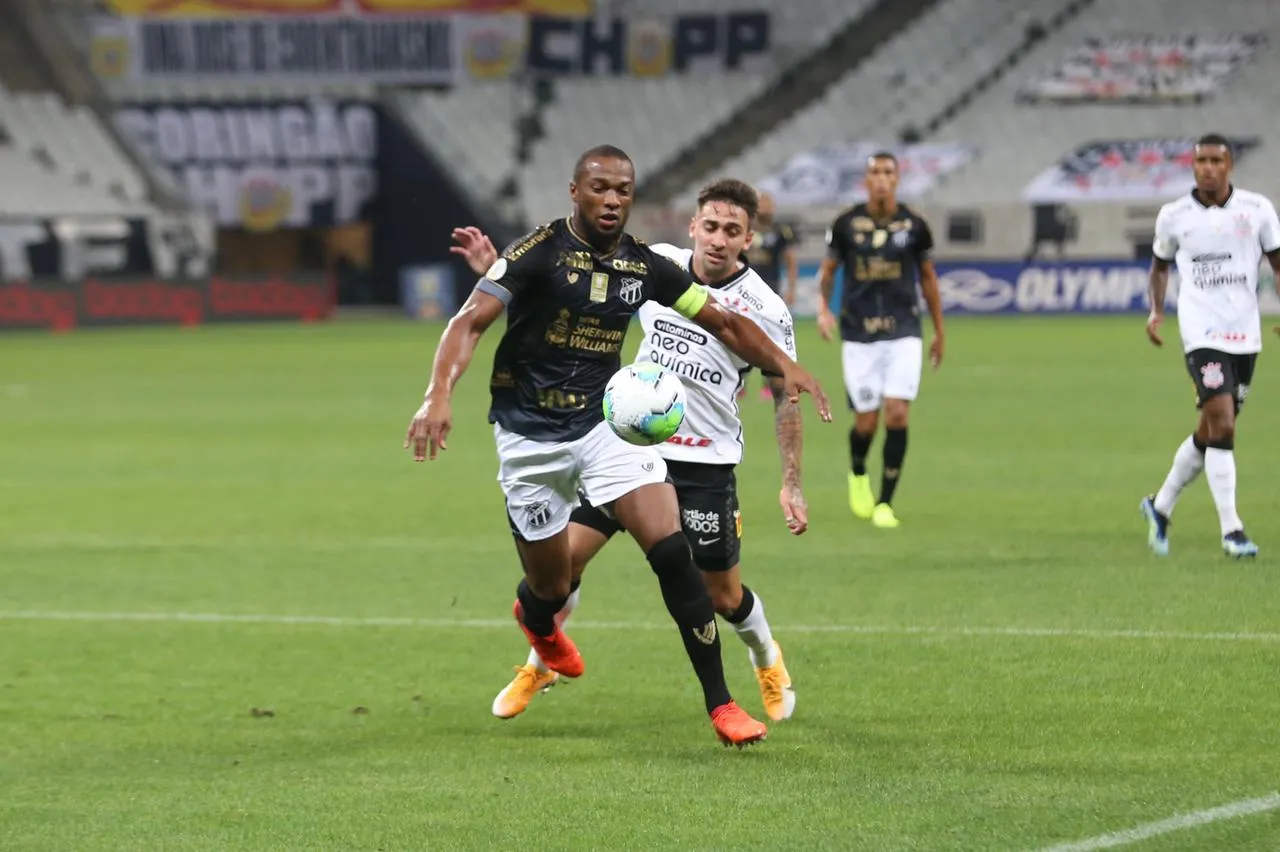 Zagueiro alvinegro sentiu a posterior da coxa direita e foi substituído por Eduardo Brock