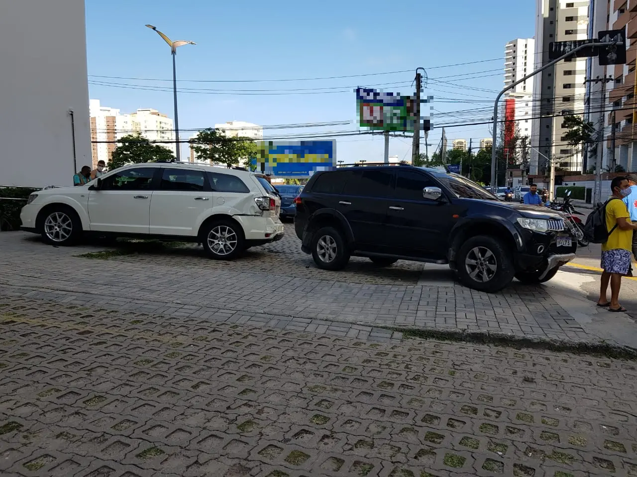 Carros envolvidos no acidente na Aldeota