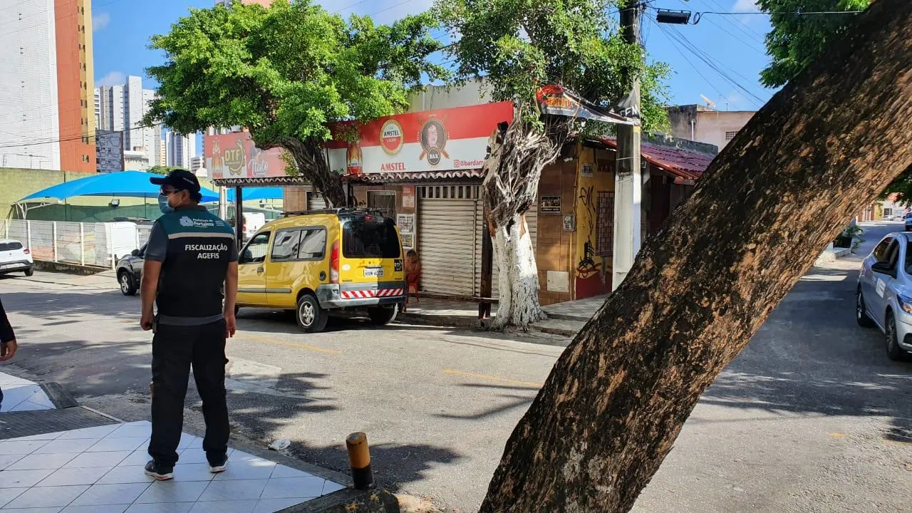 Também durante o sábado (6), dois paredões de som foram apreendidos