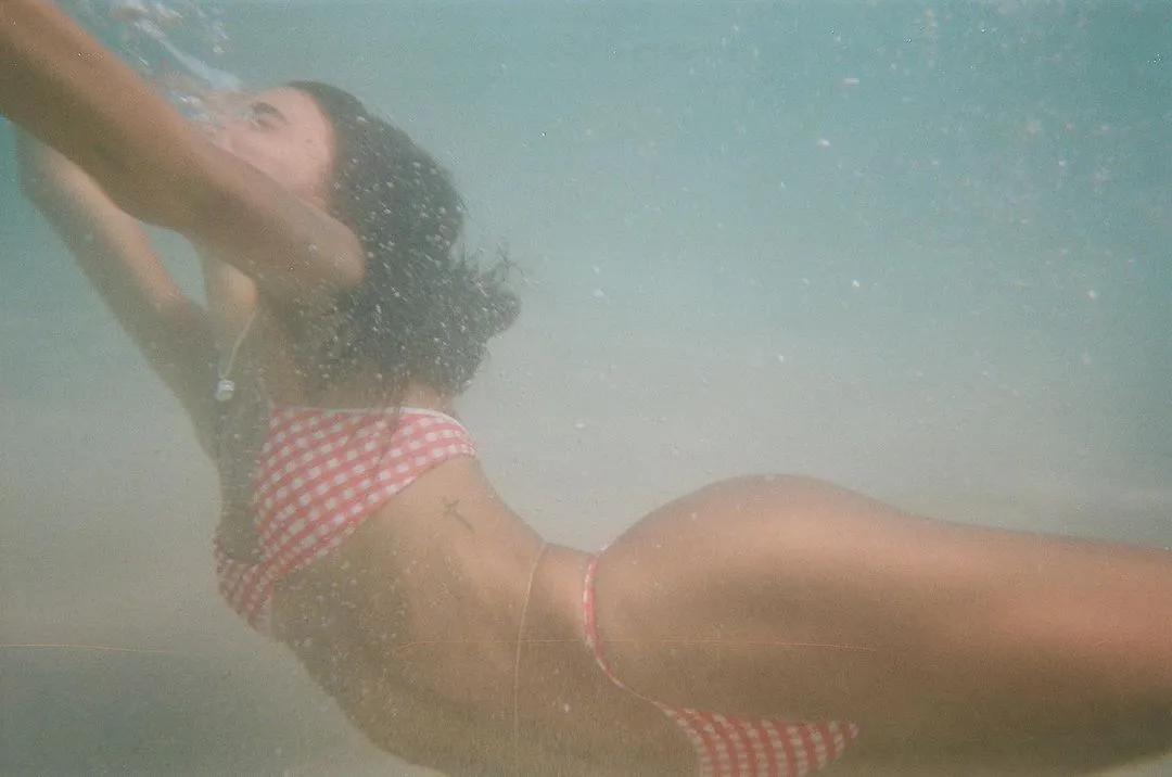 Bruna Marquezine com seu biquíni vichy