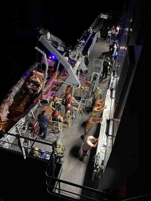 Cinco tripulantes da embarcação foram presos