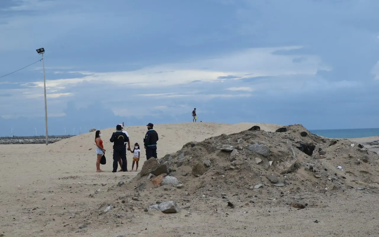 Polícia Militar orienta pessoas sobre o novo decreto estadual