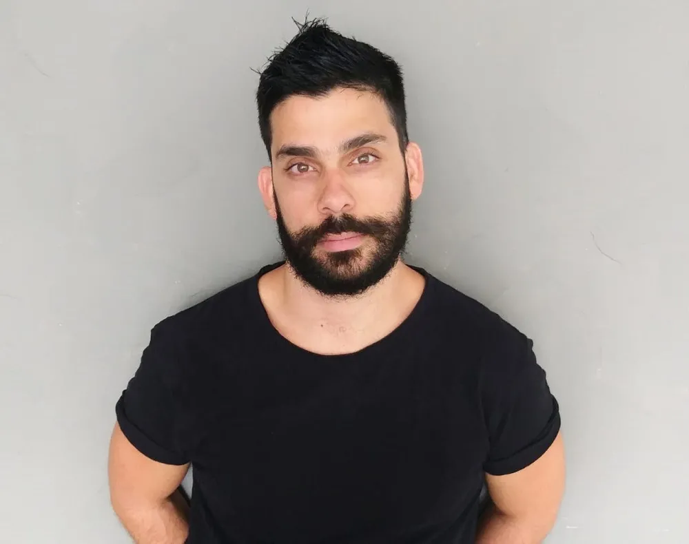 O ator, diretor e dramaturgo Lucas Sancho