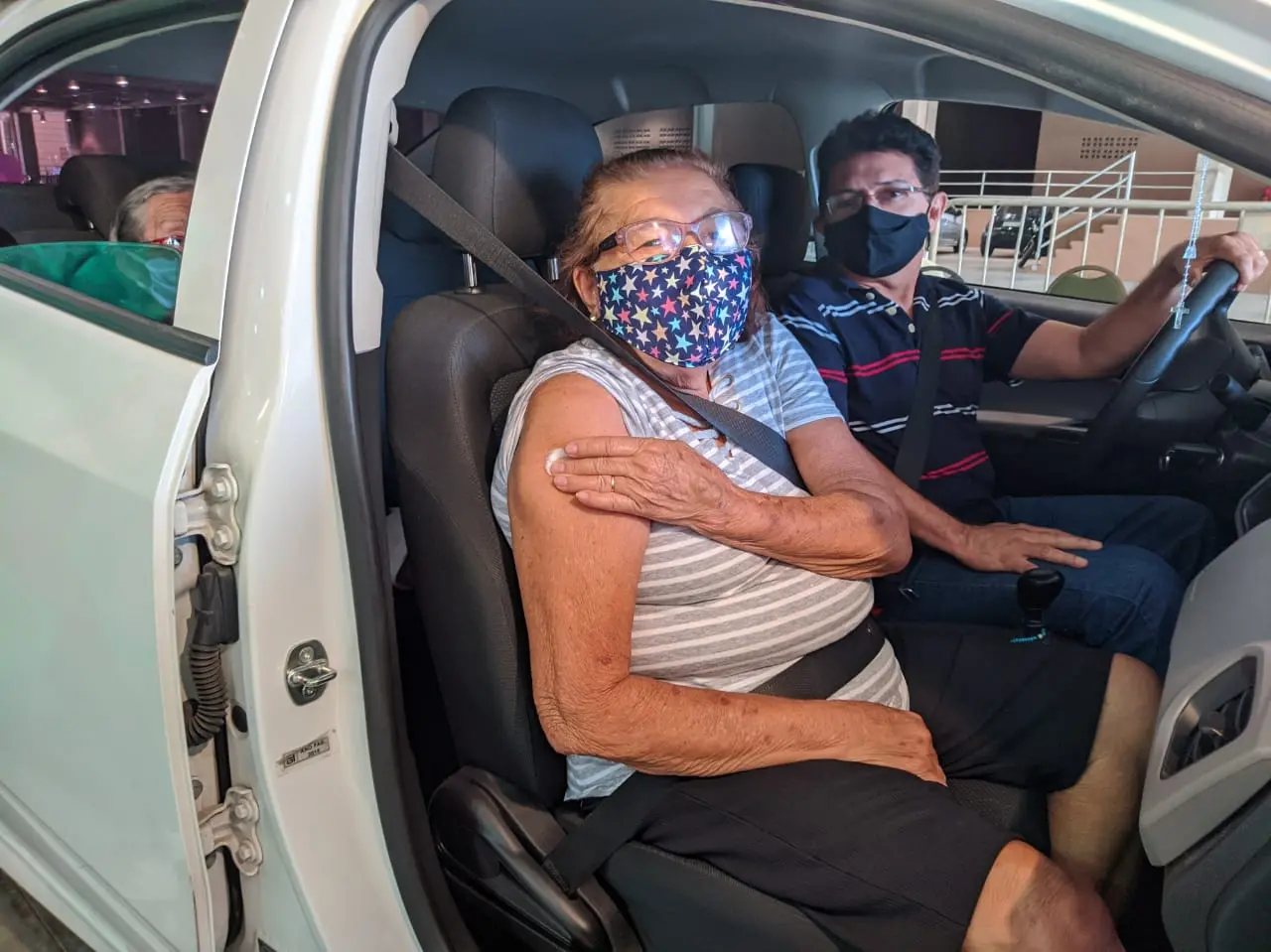 Idosa vacinada contra Covid-19