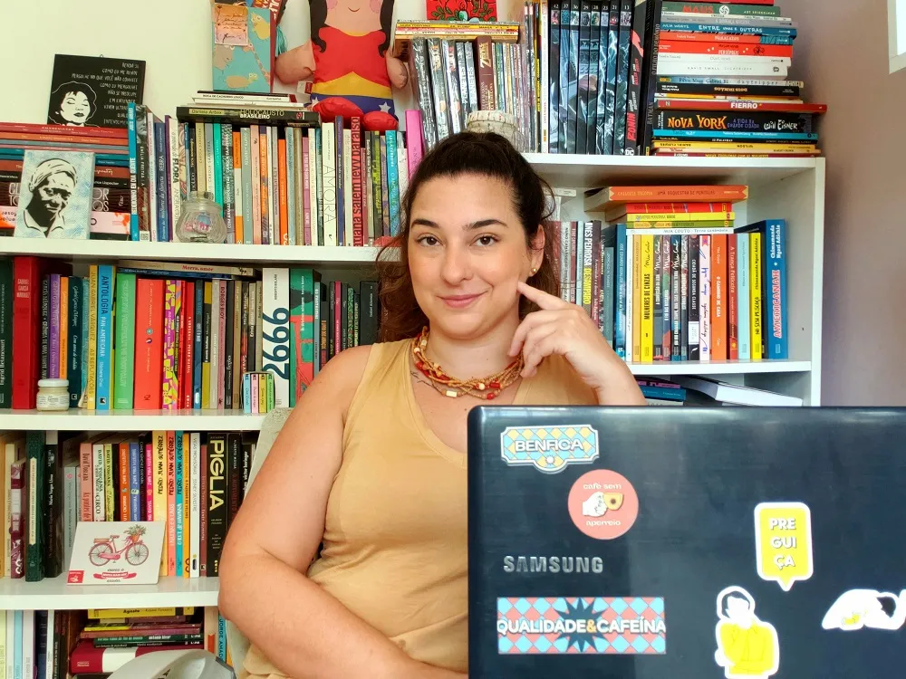 A psicoterapeuta e mediadora de leitura Nara Barreto participa de seis clubes de leitura da cidade