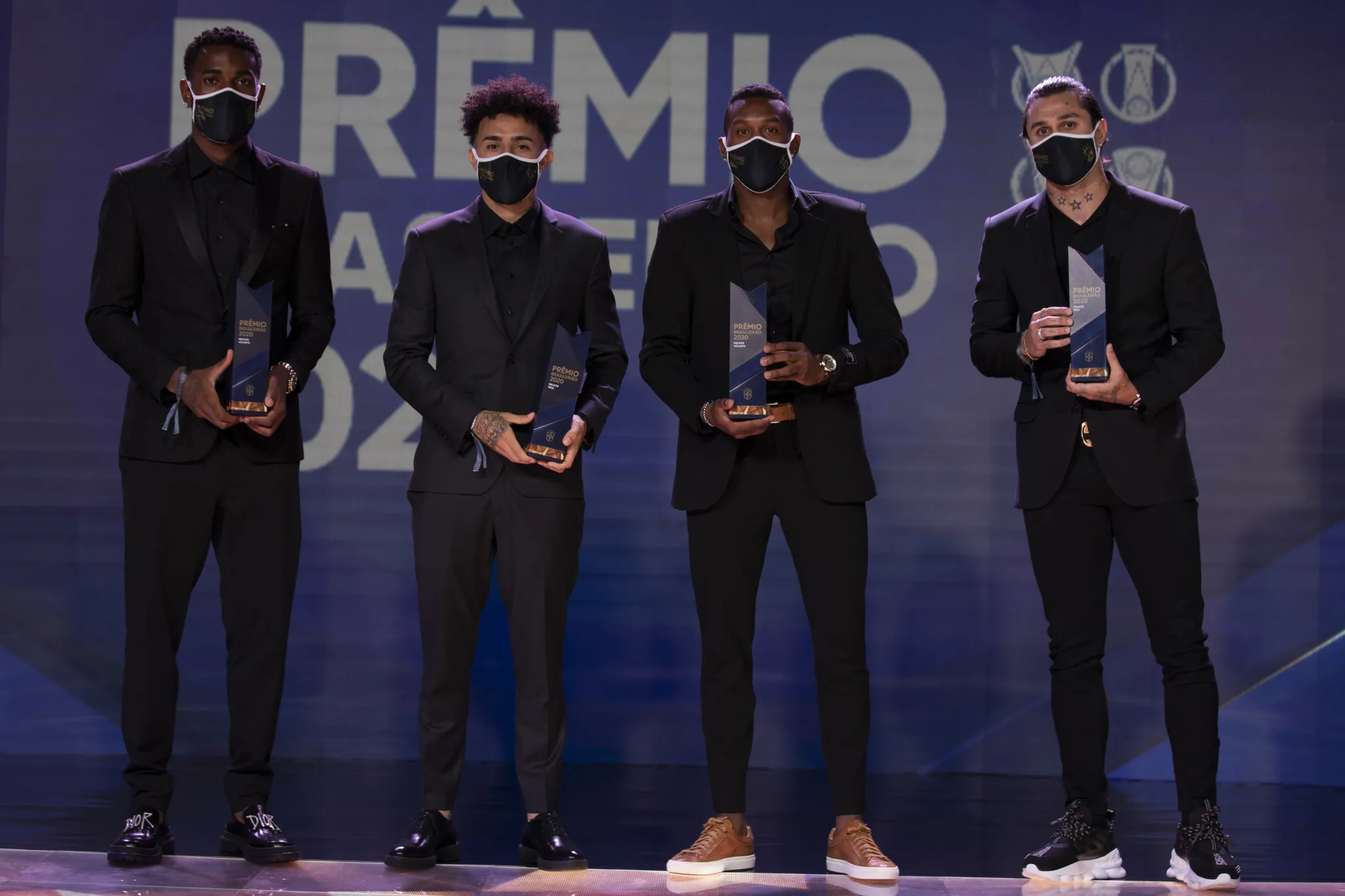 Edenilson, Gerson, Claudinho e Vina na Seleção do Brasileirão 2020