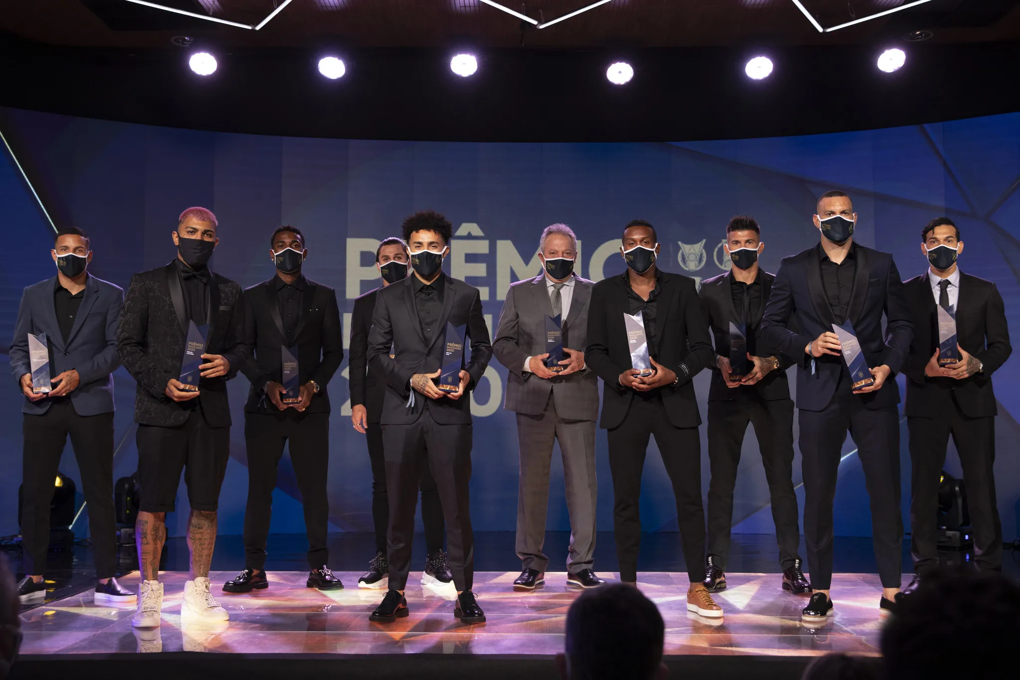 Seleção do Campeonato Brasileiro 2020: Weverton; Fagner, Gustavo Gómez, Victor Cuesta, Guilherme Arana; Edenilson, Gerson, Vina, Claudinho; Gabriel e Marinho.