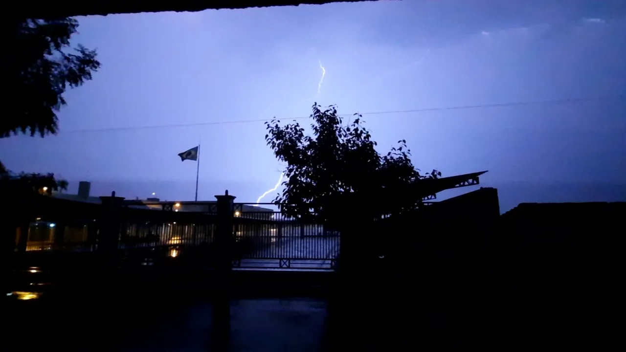Iguatu também registra chuva com raios, na noite de sábado (27)