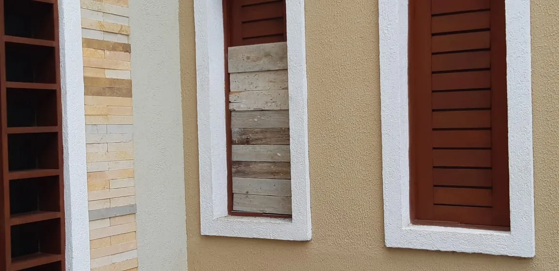 Suspeito quebrou janela para invadir igreja