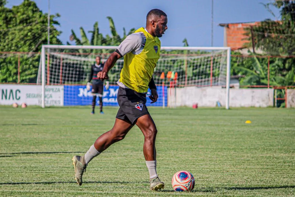 Volante Wesley Dias retorna ao time