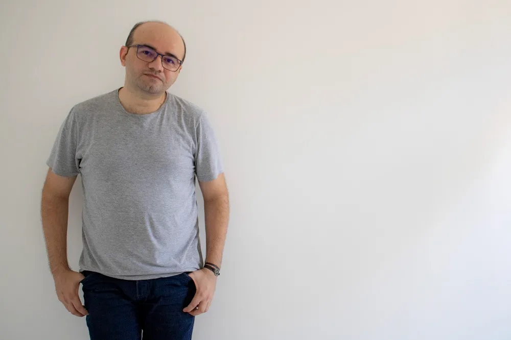 Para Socorro Acioli, Stênio Gardel tem uma voz única; no romance, ele fala das coisas que viu e que doem até hoje
