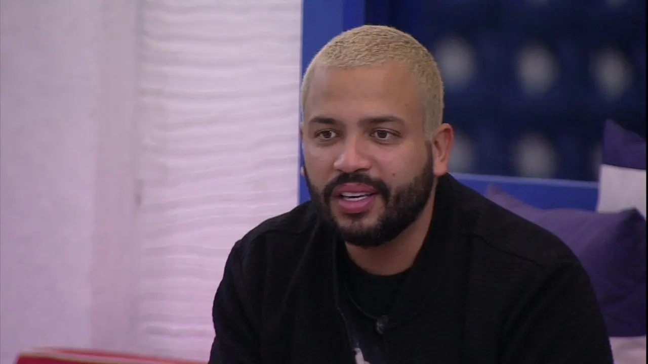 Projota chama Carla Diaz de 