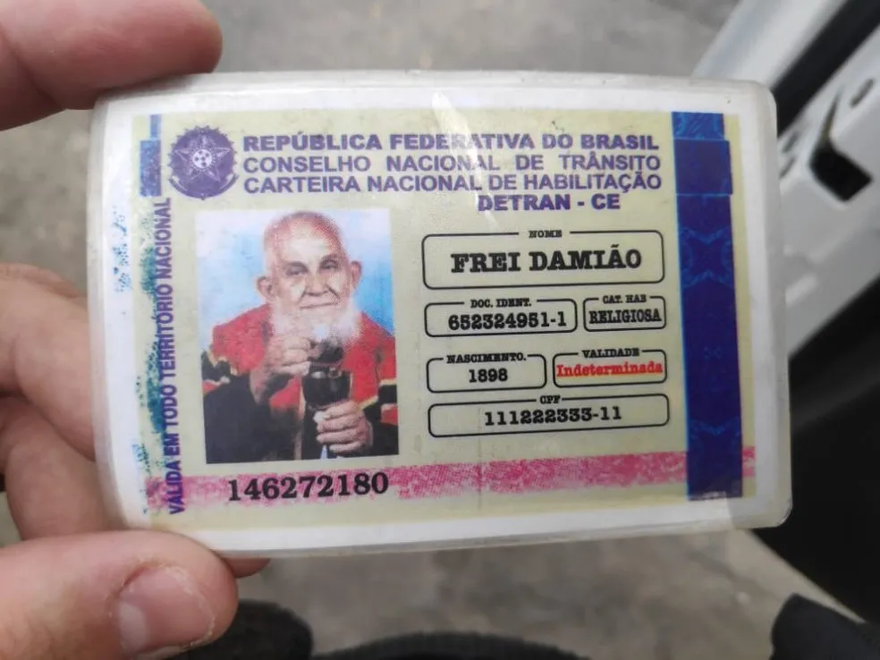 Dados de Frei Damião seguiam a mesma linha que os de Padre Cícero no documento.