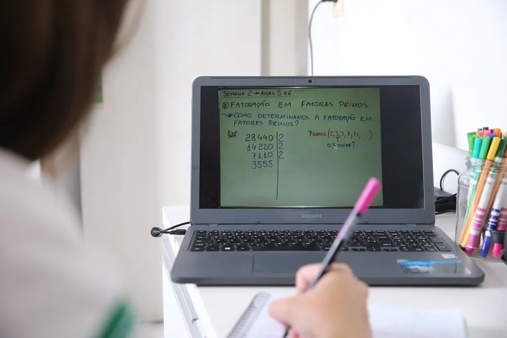Uma das perguntas essenciais para este momento é: O que é fundamental para o estudante nesse período que ele se encontra de seu desenvolvimento?
