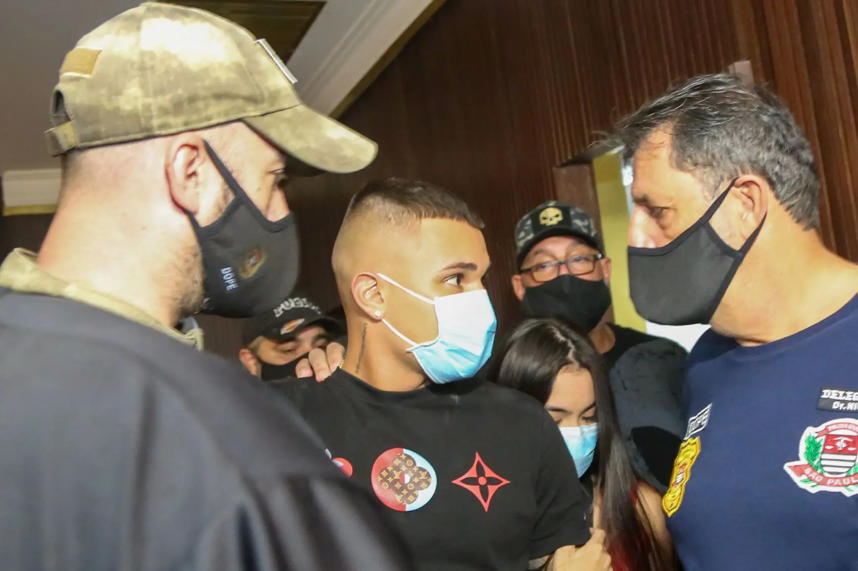Além de Gabigol, Mc Gui também foi flagrado no cassino clandestino.