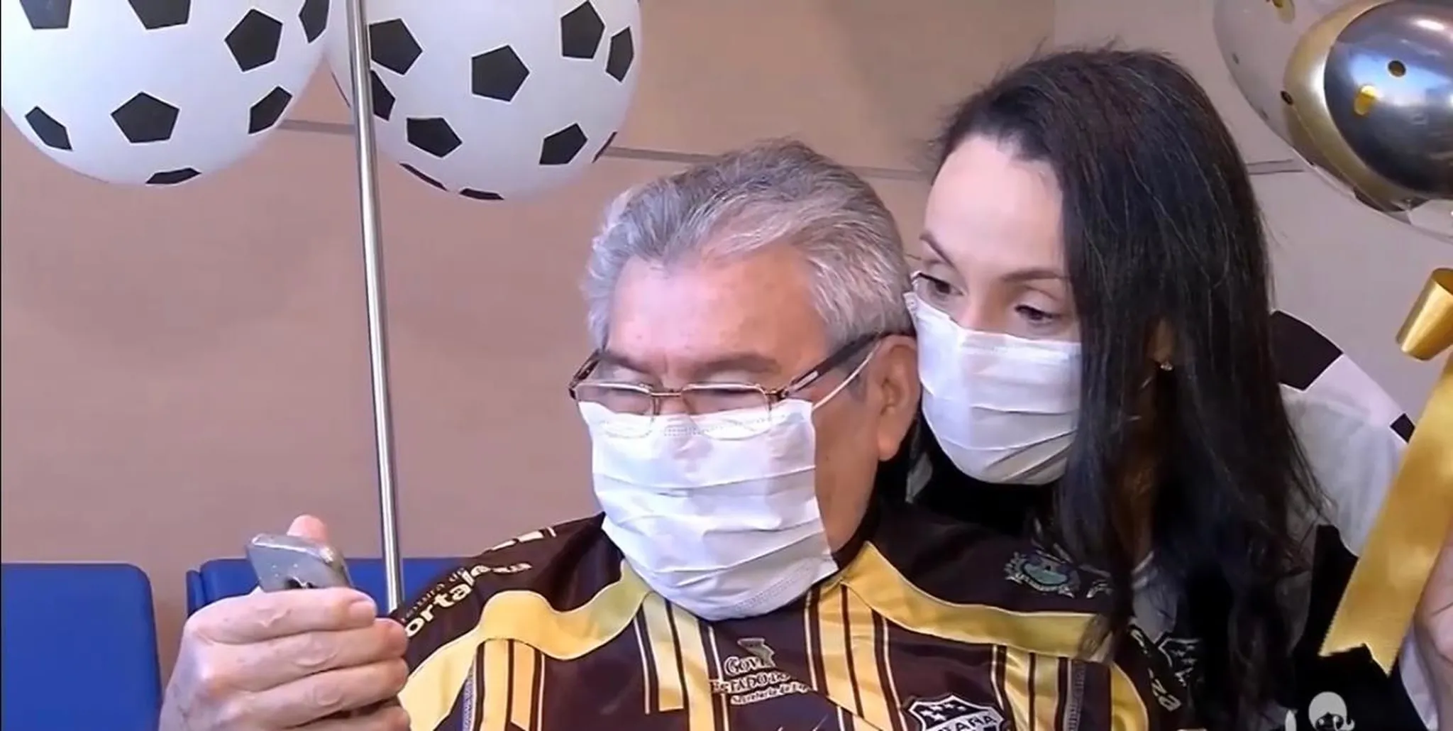 Seu Bibio e a filha Anie Clementino