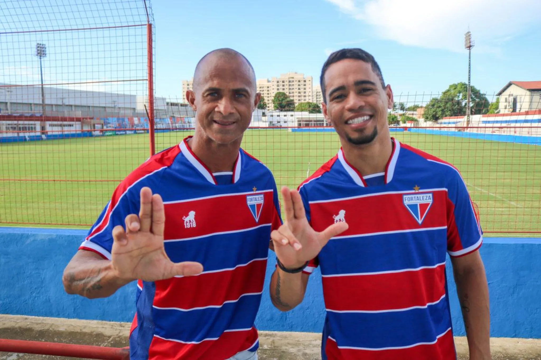 Yago Pikachu e Rinaldo, no Centro de Excelência Alcides Santos