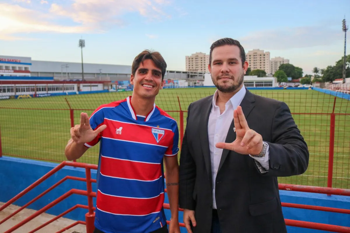 Gustavo Blanco ao lado do Diretor de Futebol, Alex Santiago