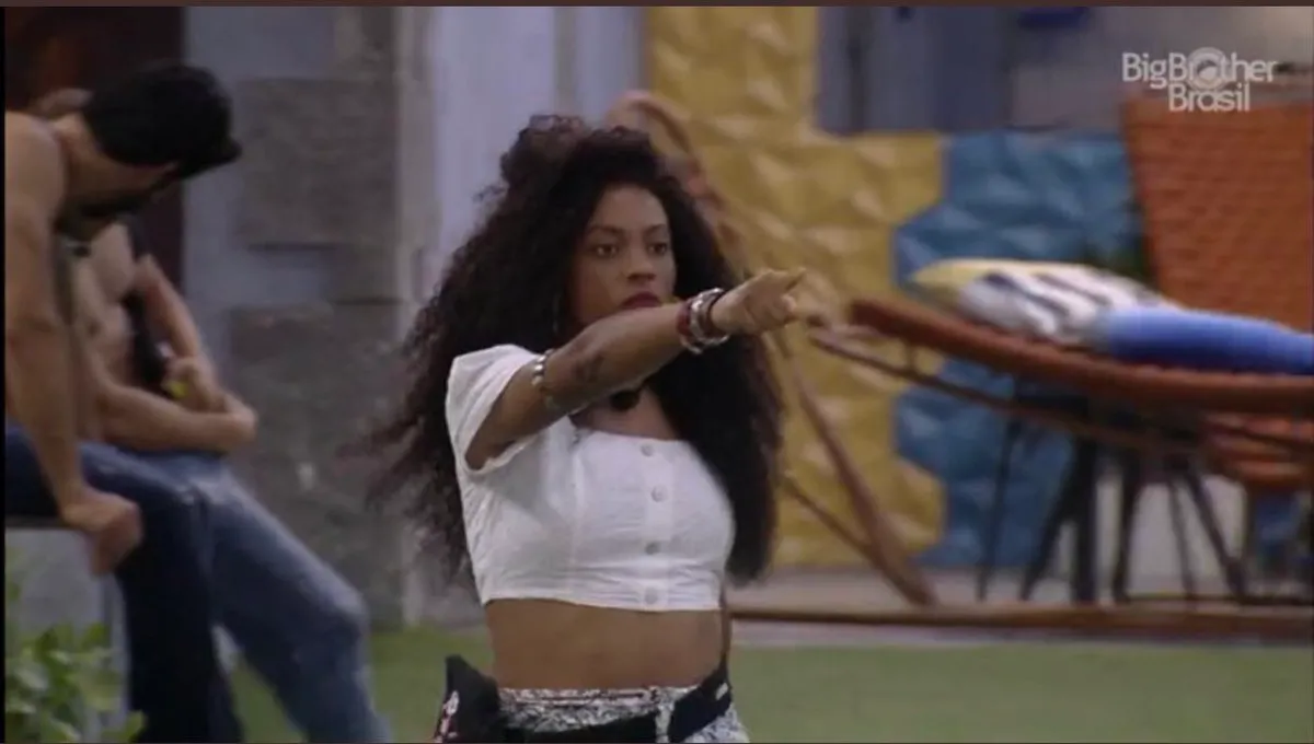 No jardim do BBB 21, Lumena apontou dedo para Juliette e questionou afirmação da paraibana
