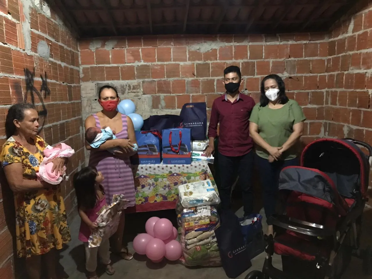 Mãe recebeu itens de enxoval e alimentos da empresa rodoviária