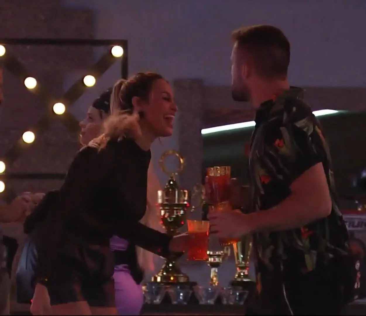 Em conversa com Arthur, Sarah soltou declarações polêmicas sobre o isolamento social.