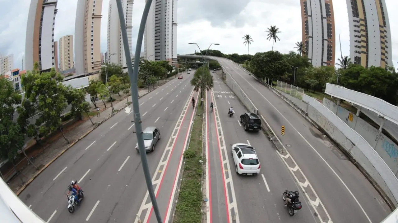 Avenida Alberto Craveiro