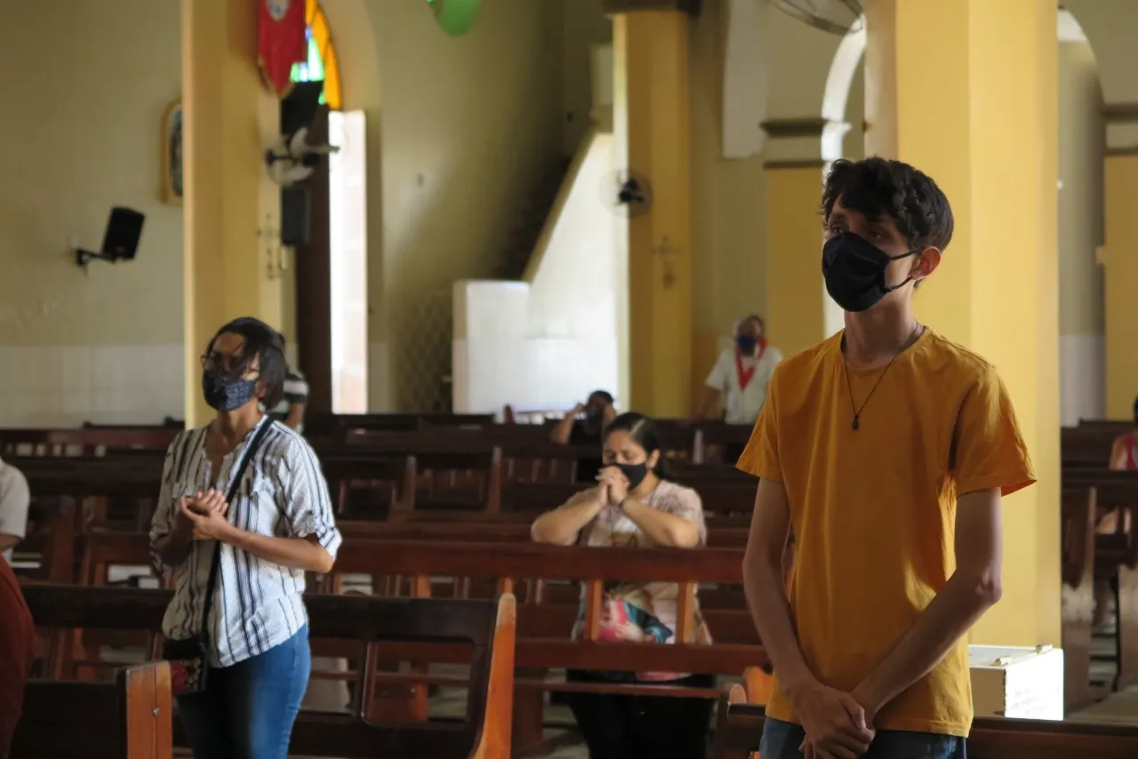 Mesmo com a liberação, as missas presenciais contaram com poucos fiéis