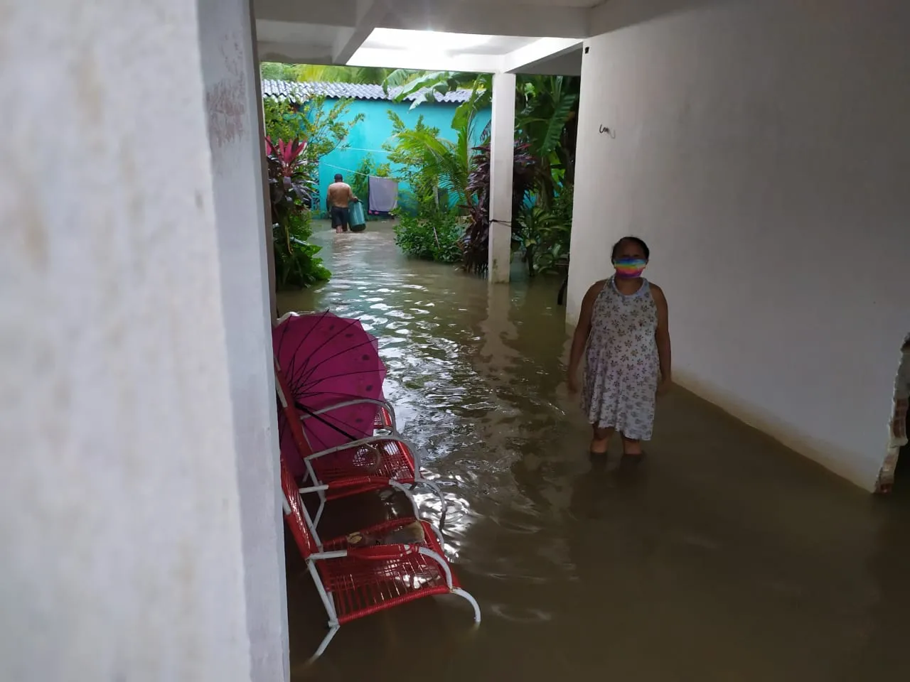 Chuva alaga casa no Bairro José Walter