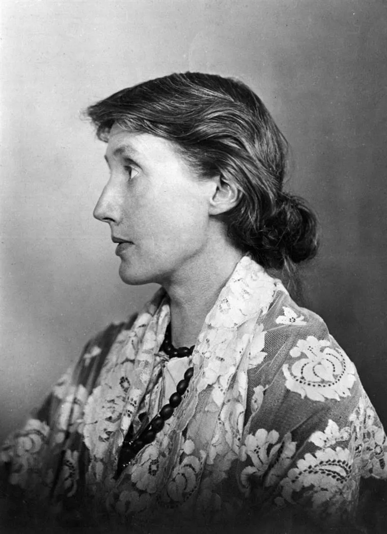 Pesquisadora Larissa Alverne demarca estilo único de Virginia Woolf como uma de suas principais marcas e legados