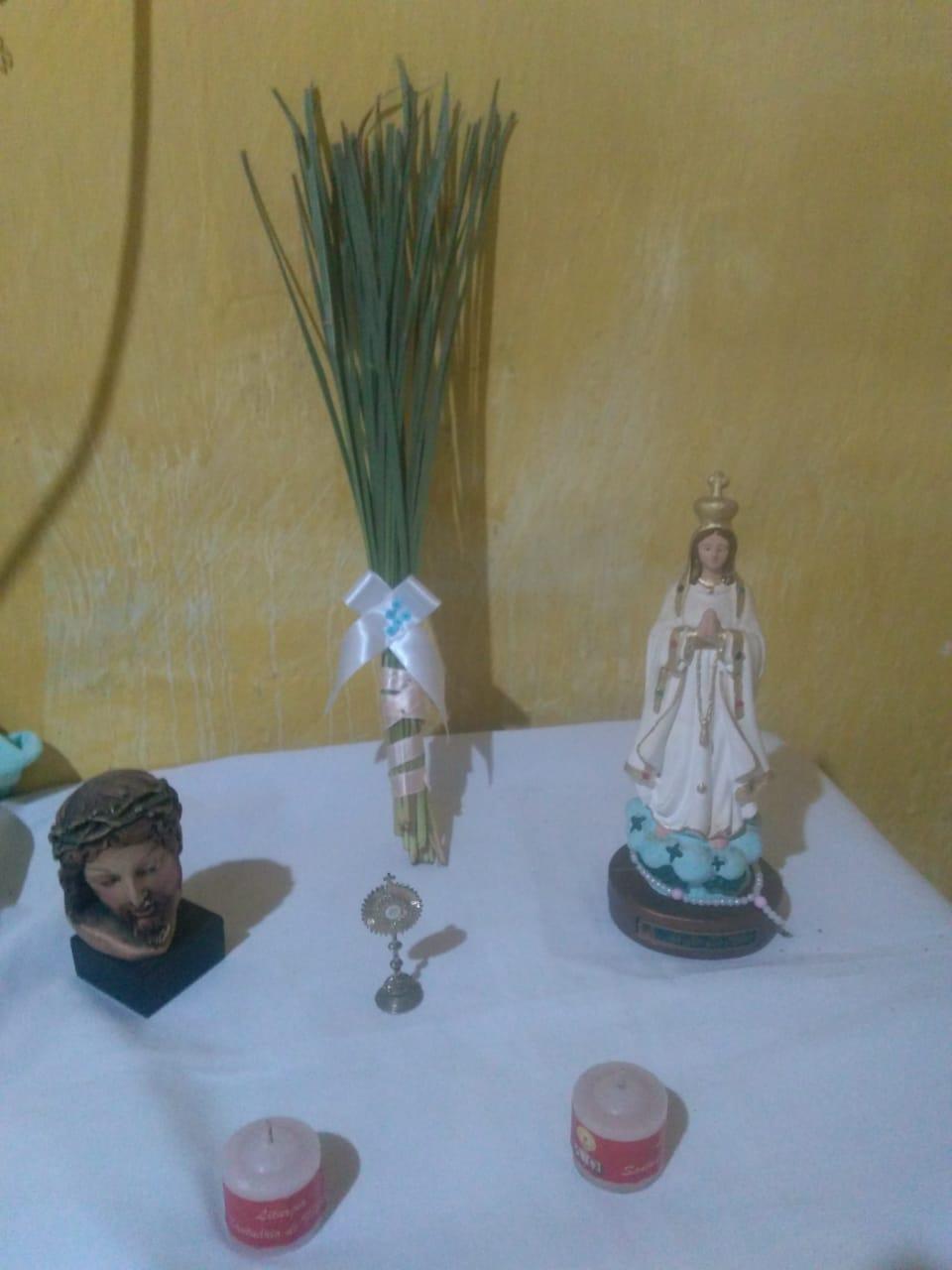 Este é o segundo ano com o altar montado por Maria, em casa, para o Domingo de Ramos