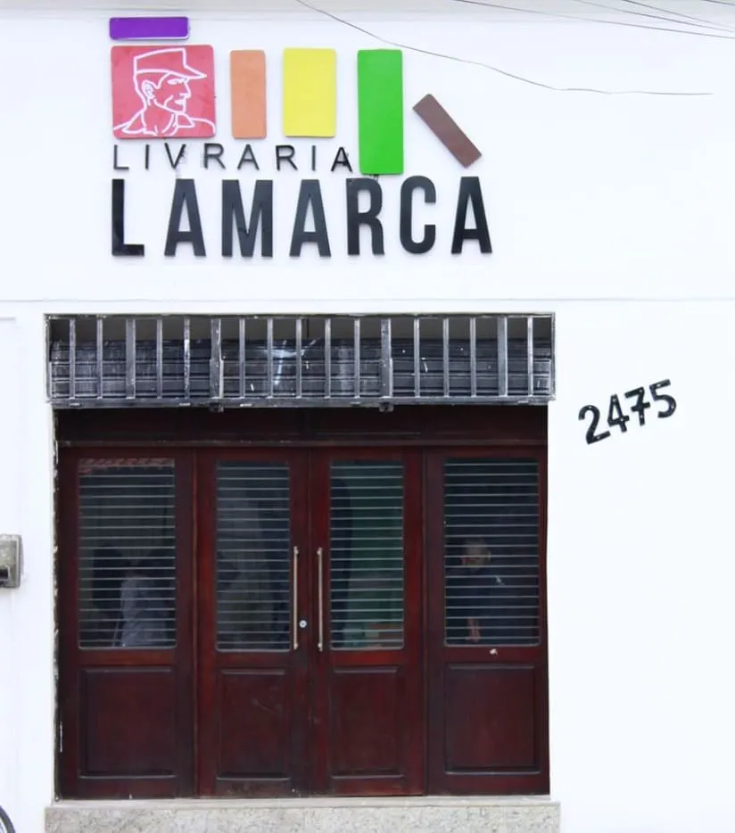 Por estratégia comercial, os proprietários da Livraria Lamarca não entraram na disputa com as grandes plataformas de vendas on-line, fazendo com que o faturamento seja muito vinculado ao presencial