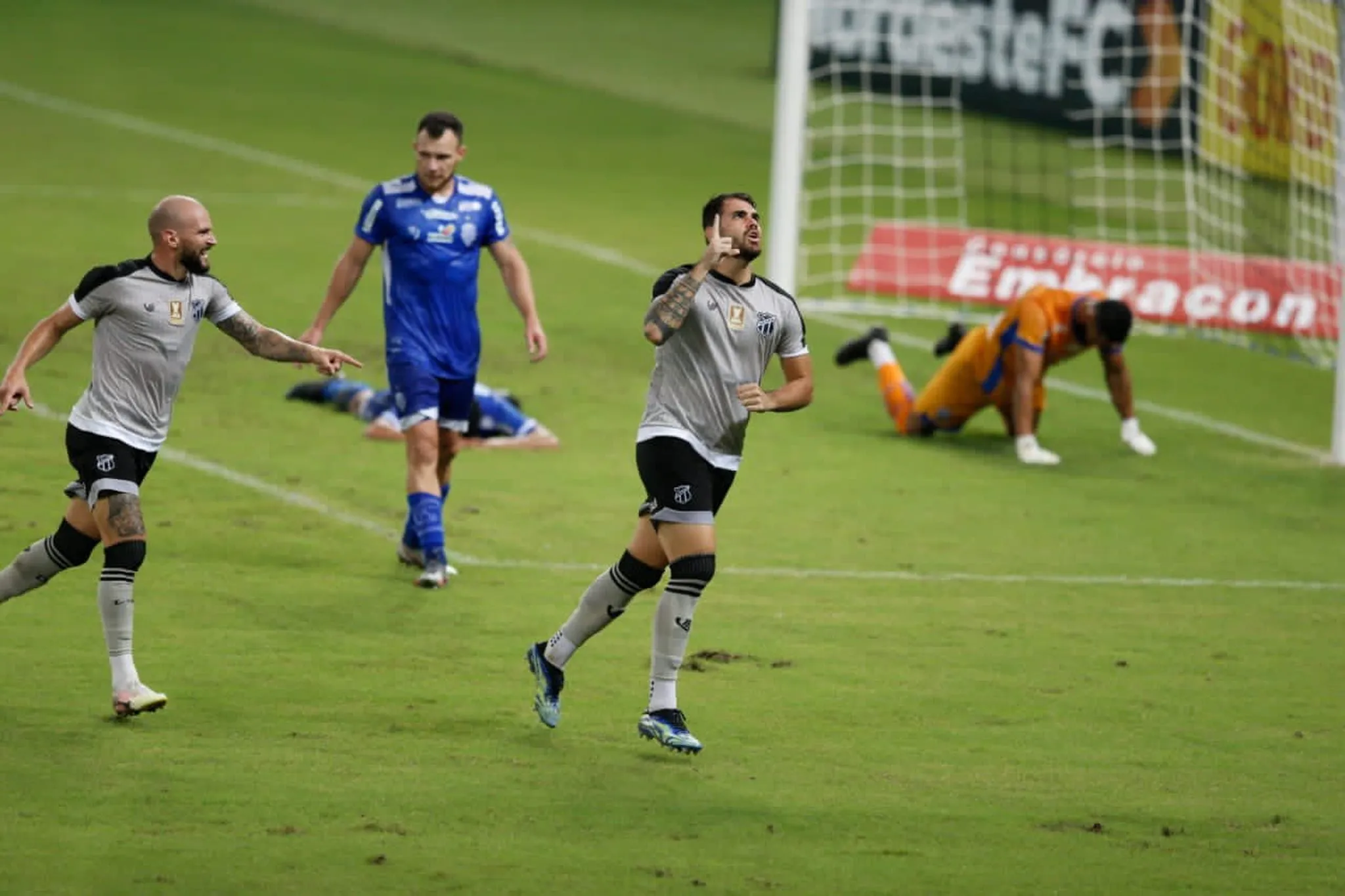 Felipe Vizeu marcou o segundo gol do Ceará na partida