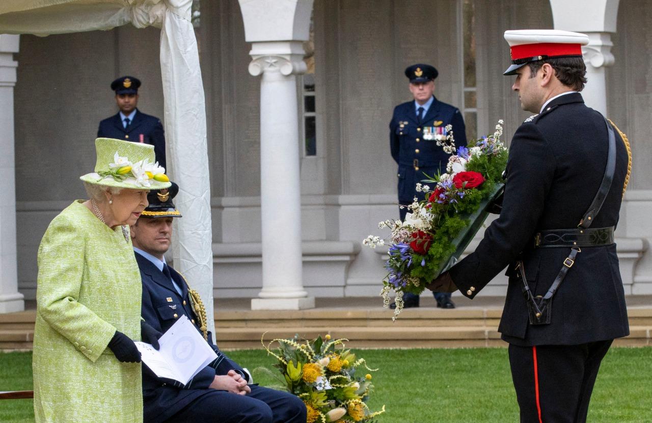 Rainha Elizabeth II da Grã-Bretanha participa de cerimônia para marcar o Centenário da Real Força Aérea australiana