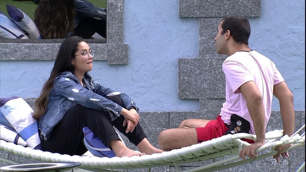 Juliette contou a Gilberto acreditar que Arthur tem grandes chances de levar liderança da semana
