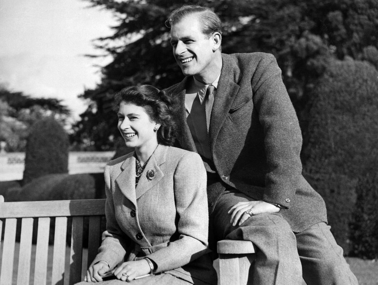 Príncipe Philip e rainha Elizabeth II em 1947