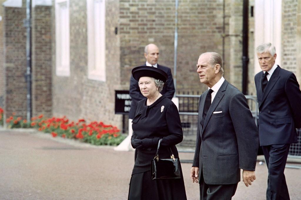 Philip e Elizabeth no funeral da princesa Diana