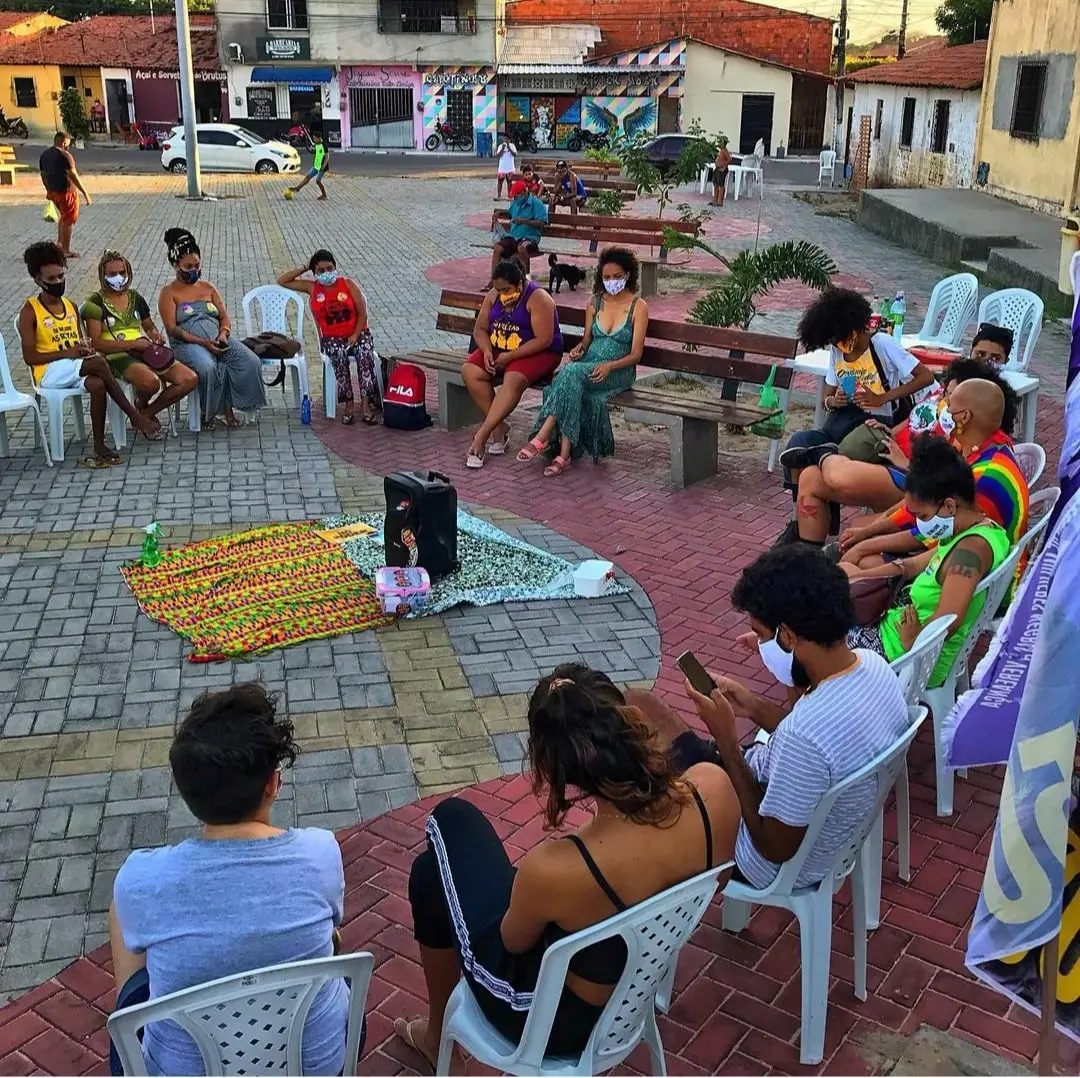 Reunião de pessoas durante campanha eleitoral