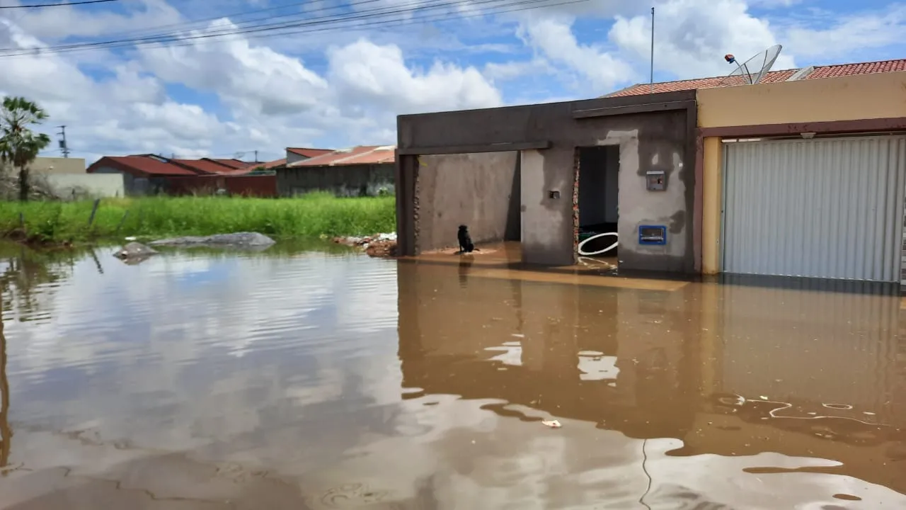 Chuva causa alagamentos em Iguatu
