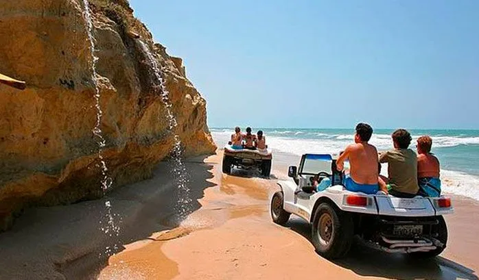 Passeio de buggy em Morro Branco