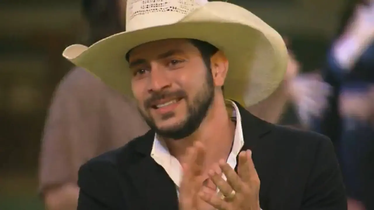 Caio emocionado durante sua festa no BBB 21