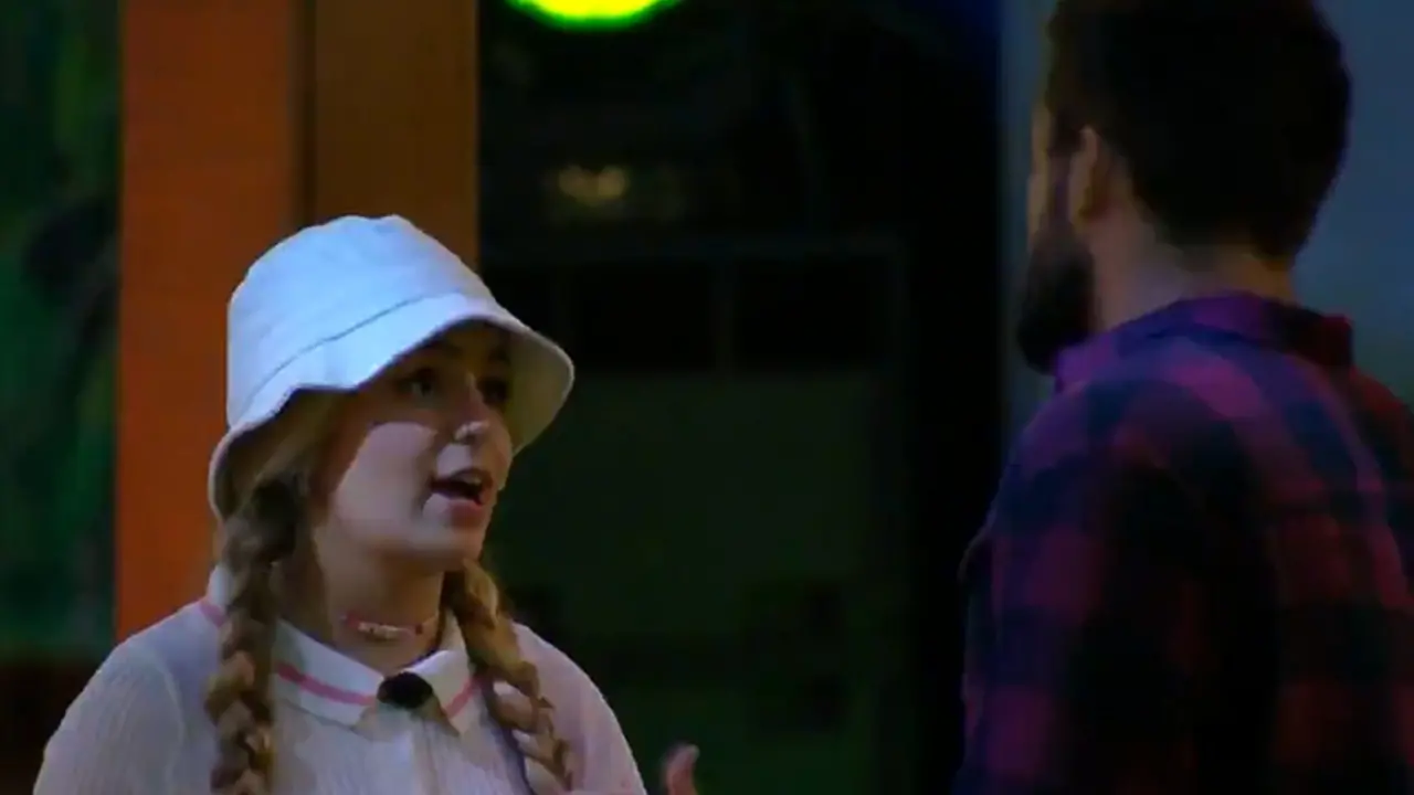 Viih Tube e Arthur conversam durante festa do líder Caio no BBB 21