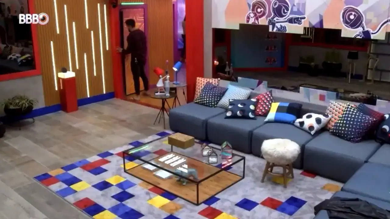 Arthur recebeu atendimento no confessionário durante a festa do líder Caio no BBB 21