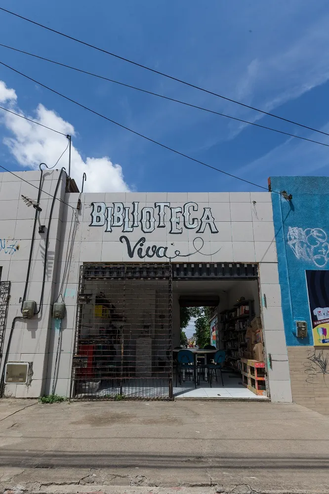 Sede da Biblioteca Viva, localizada no bairro Barroso, periferia de Fortaleza