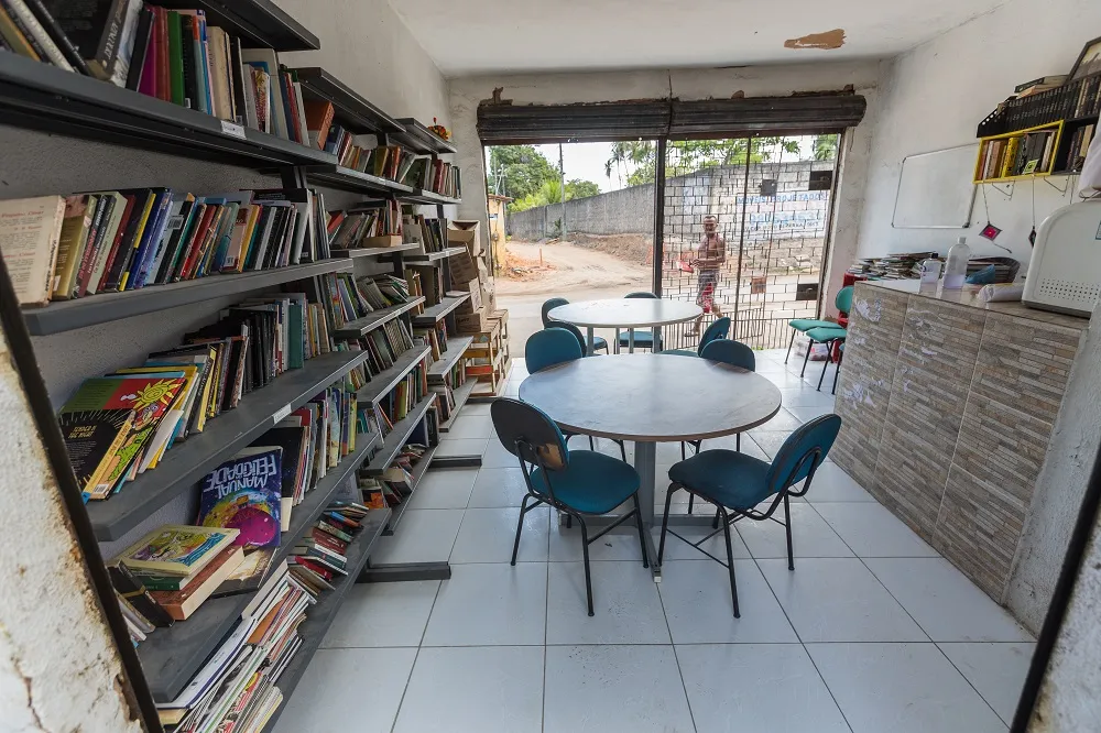 Editor da revista reflete o quanto a biblioteca transformou a vida das pessoas por tudo aquilo que ela representa