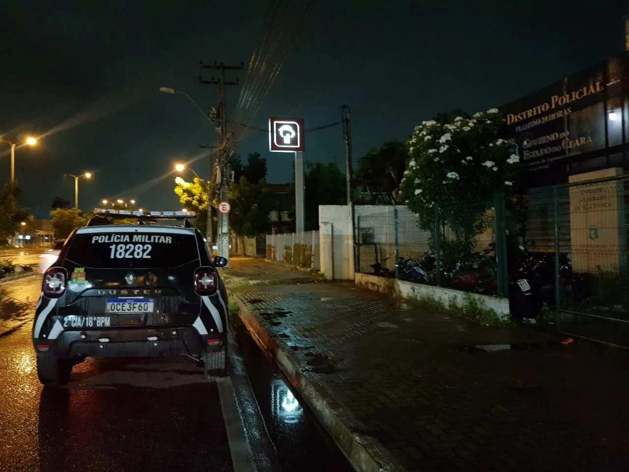 Agentes do 18º Batalhão da Polícia Militar encontraram o carro e um dos suspeitos, e encaminharam o caso para o 10º Distrito Policial (DP), no bairro Antônio Bezerra